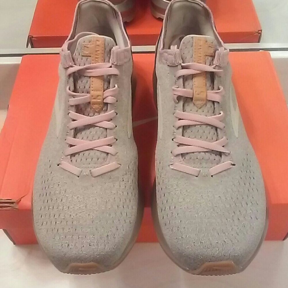 BROOKS Levitate 2 LE. #1202911B252 Tan/Brown/Pink